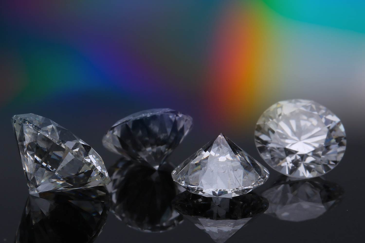 schieten rand Lach De diamant in alle kleuren van de regenboog - Van Hell Juweliers