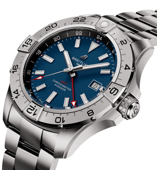 a32320101c1a1-avenger-automatic-gmt-44-three-quarter