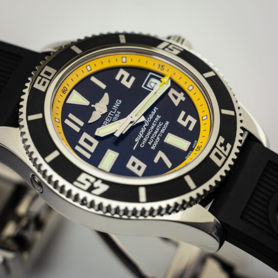 pre-owned-breitling-superocean-a17364-close-up