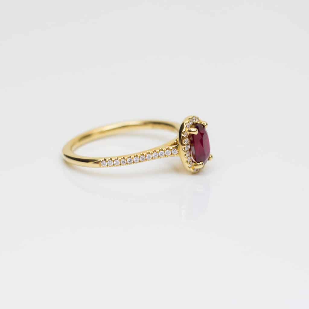 Van Hell Specials Ring 18 karaat geelgoud met Diamant en Robijn 03-684