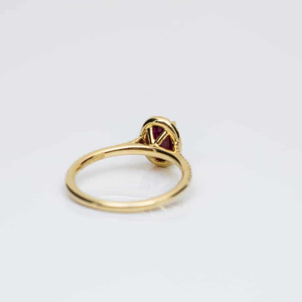 Van Hell Specials Ring 18 karaat geelgoud met Diamant en Robijn 03-684