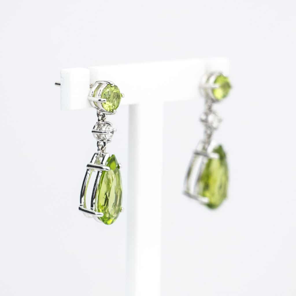 Artur Scholl oorhangers witgoud met peridot en diamant 93/7614
