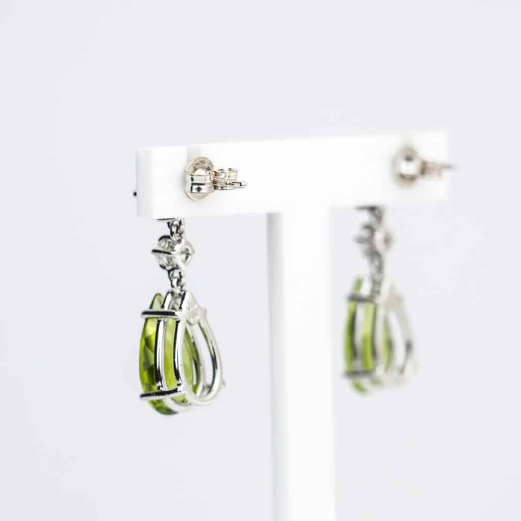 Artur Scholl oorhangers witgoud met peridot en diamant 93/7614