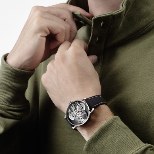 ArminStrom_GEF_Ultimate_Sapphire_Wristshot_ST21-GEF.SA_VanHelljuweliers
