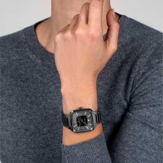 R27077102 wristshot
