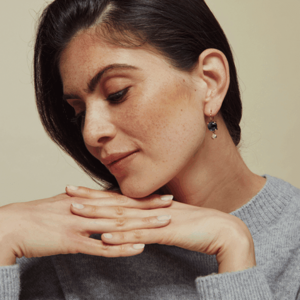 Bron Catch roségouden oorhangers met blauwe topaas en champagne diamant 8OR4892TLCCBR