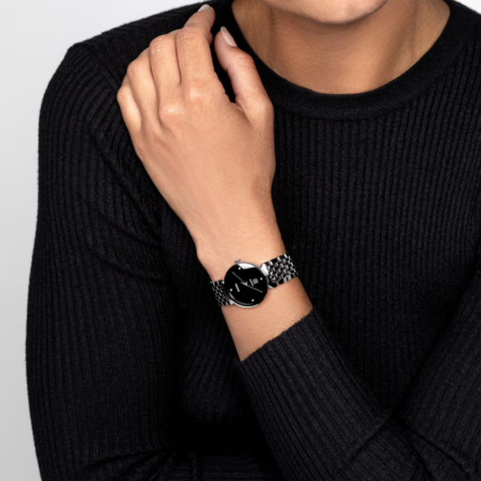 R48913713 wrist