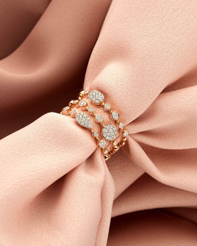 Venetiaanse verleiding✨🇮🇹De Venice Exclusive Collection gaat verder dan enkel schoonheid – het is een eerbetoon aan de romantiek en mystiek van de iconische waterstad.💫Geïnspireerd door de kronkelende kanalen en sierlijke gondeltochten, vangen perfect geslepen ronde schijven elk moment, elke halte, elke draai. 💎 Elk sieraad weerspiegelt de reis – vol elegantie, vol betekenis.Droom weg bij tijdloze luxe, recht uit het hart van Venetië. 🇮🇹#TirisiJewelry #VeniceExclusiveCollection #LuxuryJewelry #InspiredByVenice #DiamondDreams #JewelryLovers #VenetianStyle #TimelessElegance #JewelryAddict #SparkleAndShine #LuxuryLifestyle #JewelryOfInstagram #FineJewelry #DesignerJewelry #StatementJewelry #StyleInspo #LaDolceVita #ItalianElegance #LuxuryAddict #JewelryGoals #VanHellJuweliers #Amersfoort #Apeldoorn #Zwolle